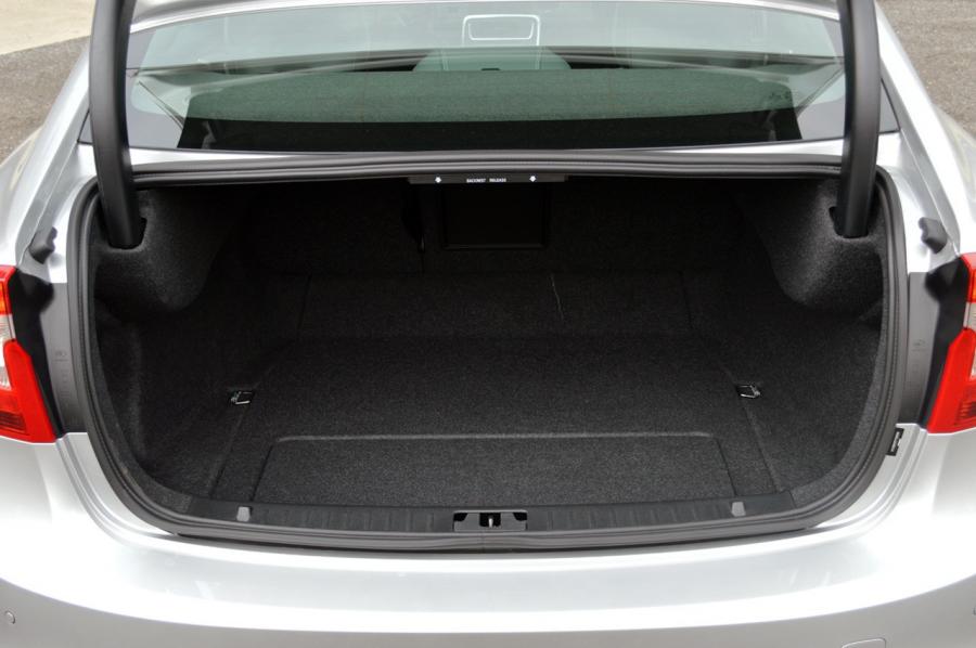  Volvo S60 T6 Drive-E 2015 года  (фото 9 из 18)